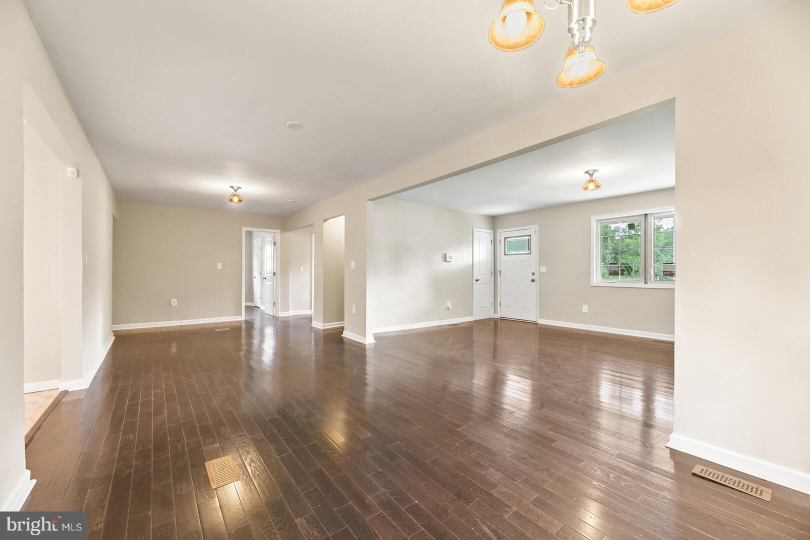8455 Wellington Road Manassas, VA 20109 - Photo 5 of 28 Gallery Image 5