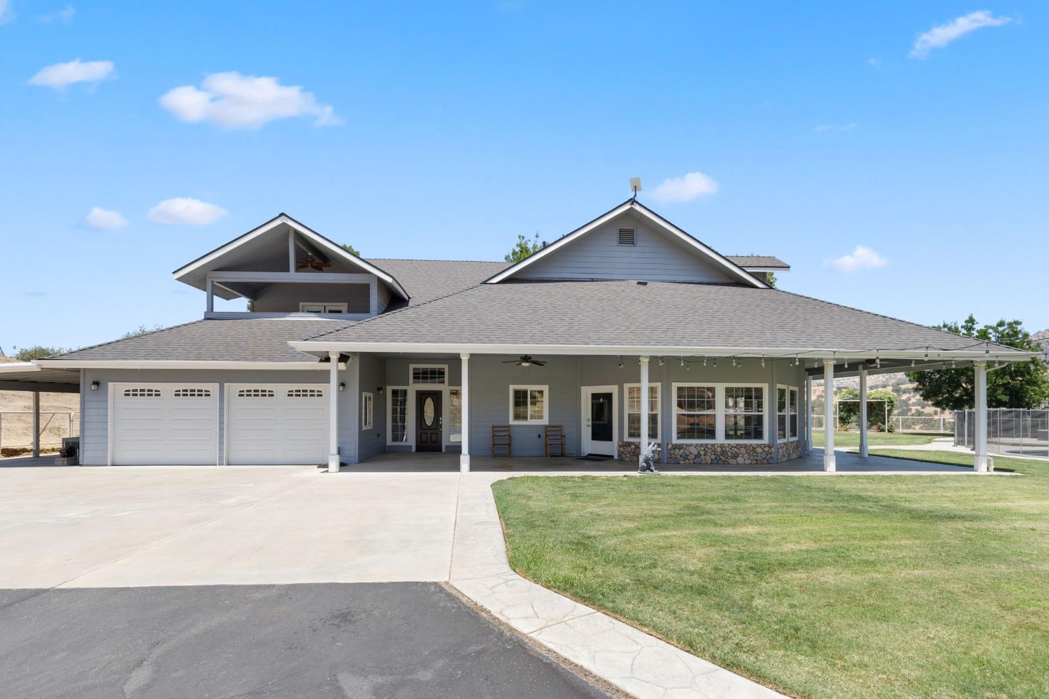 21777 Tollhouse Road Clovis, CA 93619 - Photo 2 of 99 a front view of a house with a yard