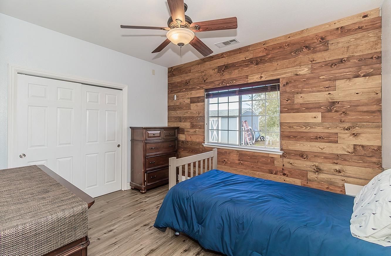 21777 Tollhouse Road Clovis, CA 93619 - Photo 31 of 99 a bedroom with a bed closet and a window