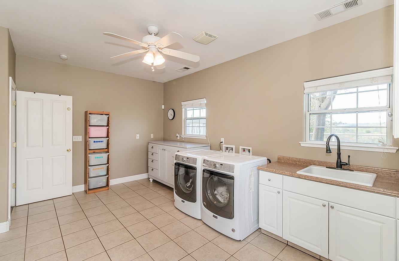 21777 Tollhouse Road Clovis, CA 93619 - Photo 36 of 99 a kitchen with a stove cabinets and window