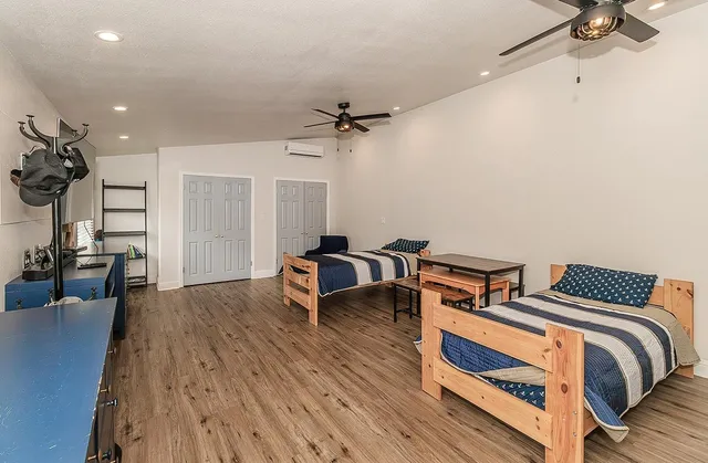 a view of a house with backyard