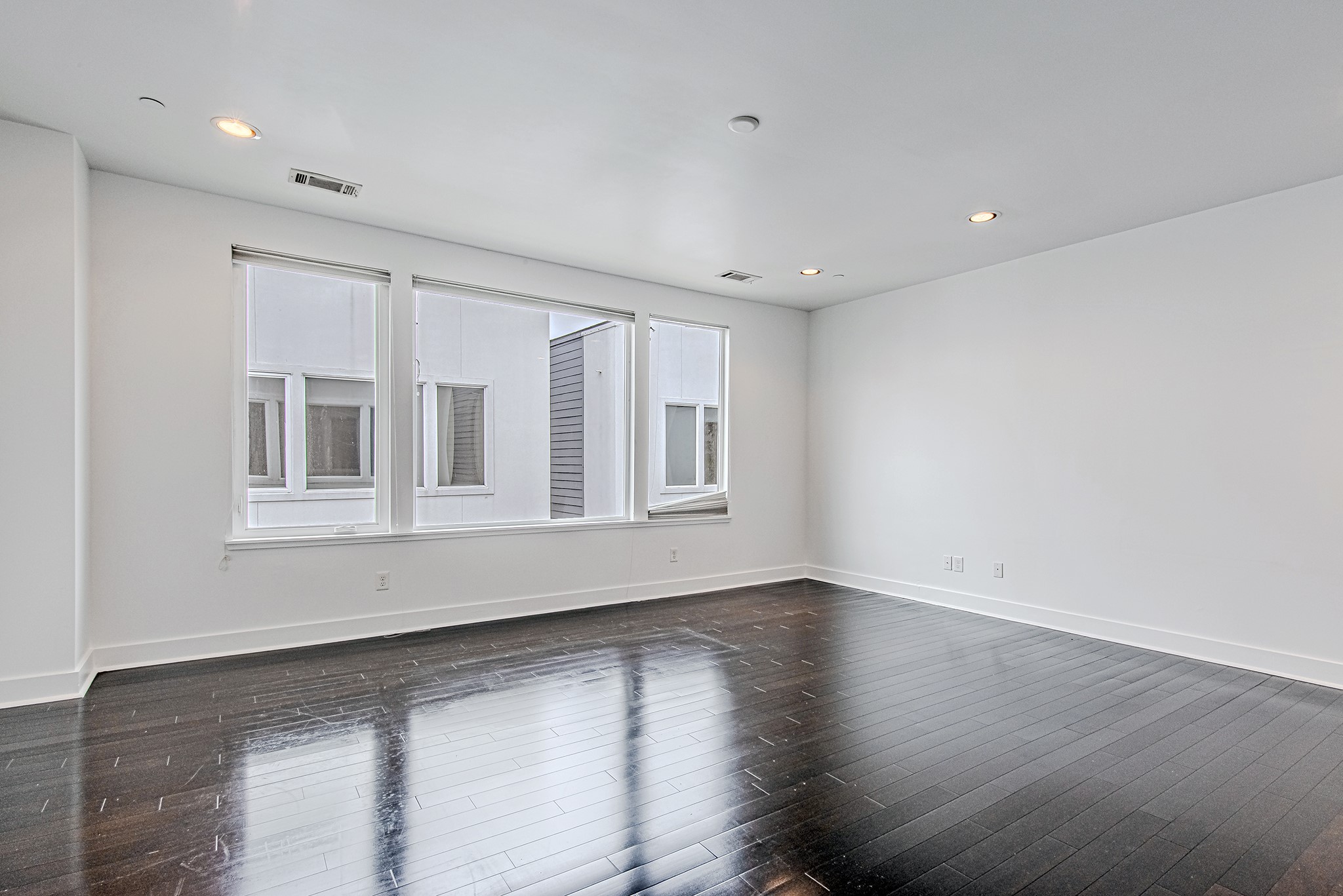 2025 Colquitt Street, Unit E Houston, TX 77098 - Photo 16 of 29 Bright, open primary bedoom with multiple windows and a flexible layout.