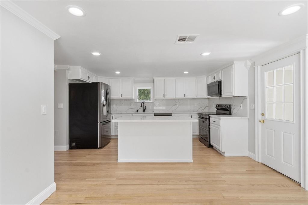 92 Hosmer Street Hudson, MA 01749 - Photo 9 of 31