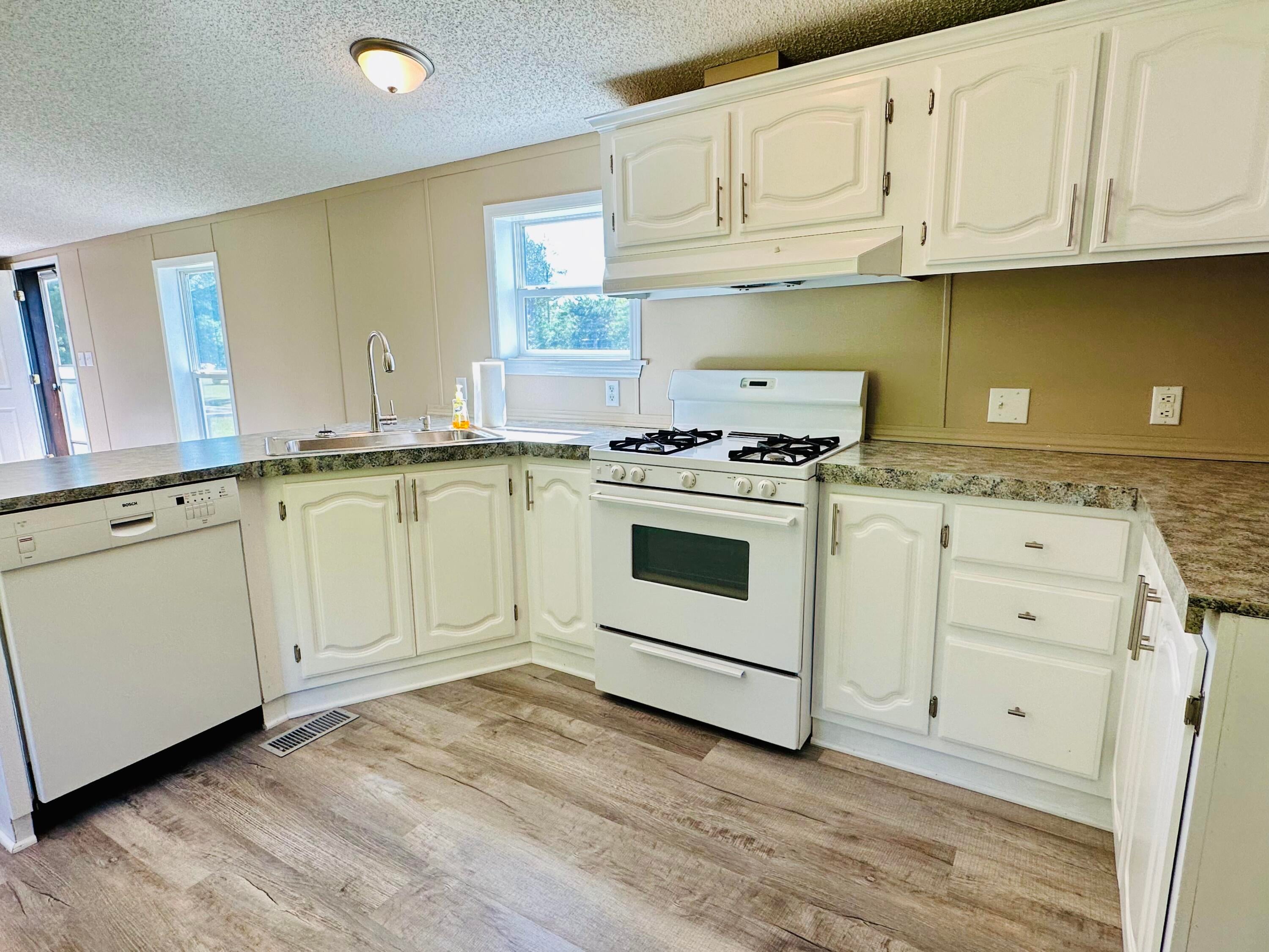 6040 North Black River Road Cheboygan, MI 49721 - Photo 8 of 17 Gallery Image 8