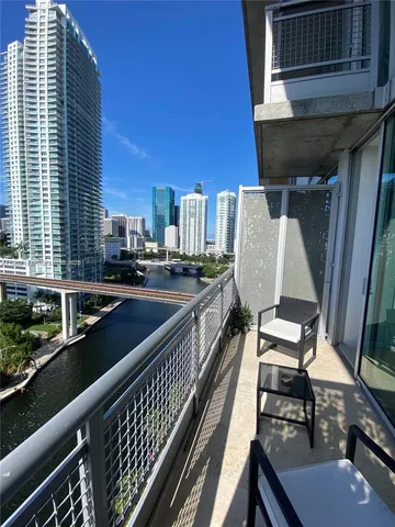 $3,000 | 690 Southwest 1st Court, Unit 1715, Miami, FL 33130