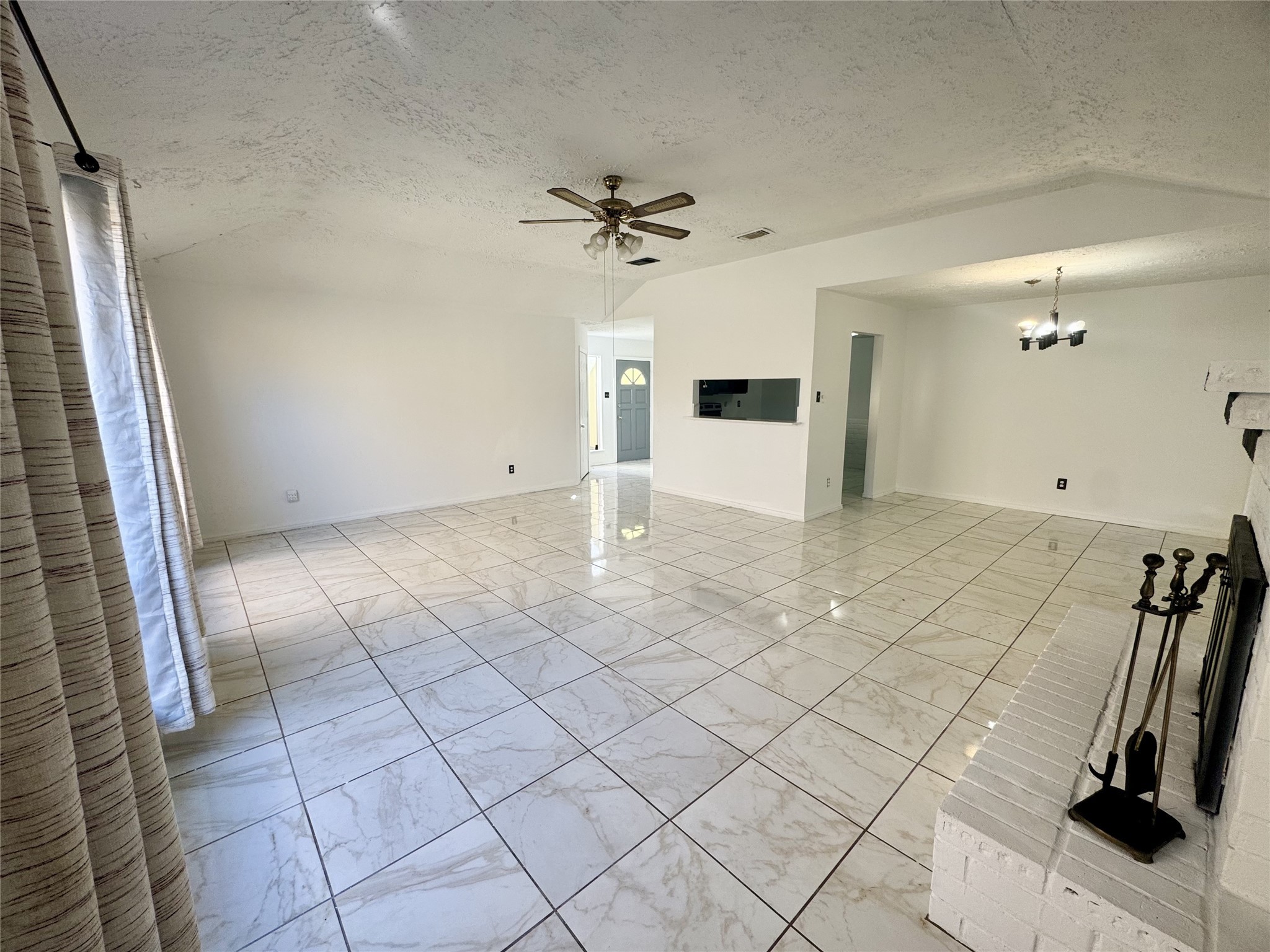 20121 Cottonglade Lane Humble, TX 77338 - Photo 2 of 10 a view of empty room with ceiling fan