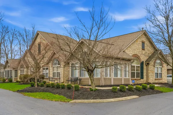 $365,000 | 4154 Windbud Drive, Unit 10, New Albany, OH 43054