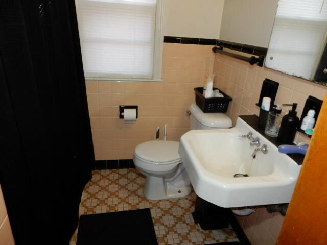 3724 North 57th Street Milwaukee, WI 53216 - Photo 16 of 17 Bath 2