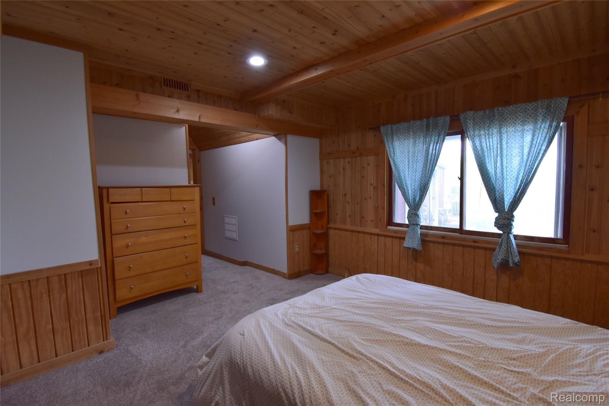 11361 Hillside Pinckney, MI 48169 - Photo 11 of 22 12 MASTER BEDROOM.JPG