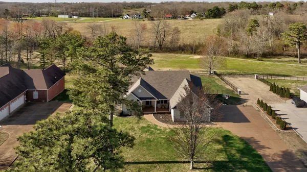 $939,000 | 524 Country Club Drive, Dickson, TN 37055