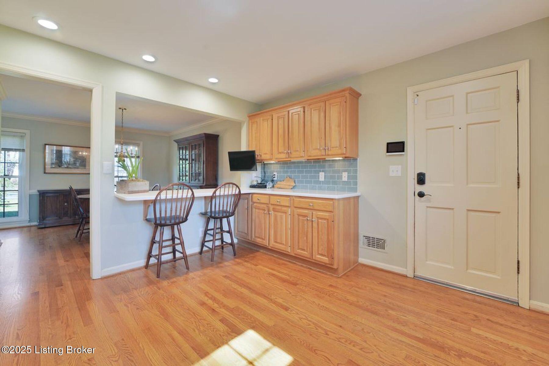 6110 Rodes Drive Northfield, KY 40222 - Photo 14 of 46 photo_online_015