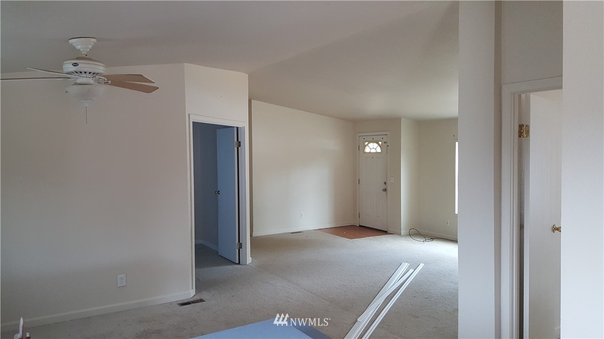 10022 180th Way Southwest Rochester, WA 98579 - Photo 2 of 7