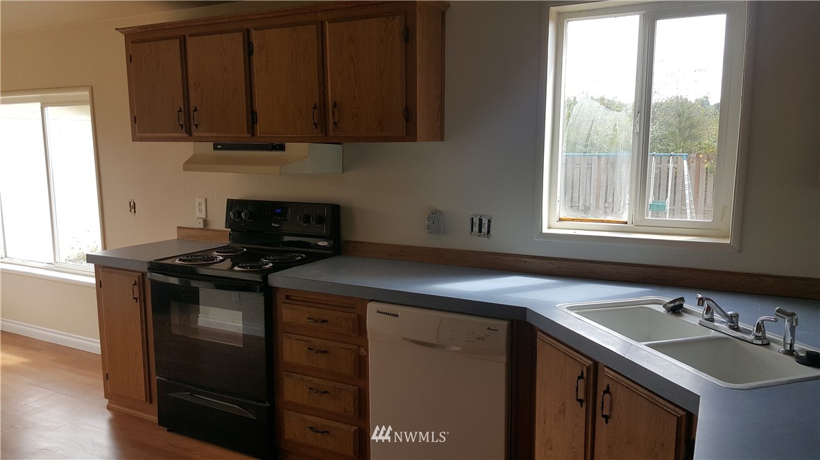 10022 180th Way Southwest Rochester, WA 98579 - Photo 3 of 7