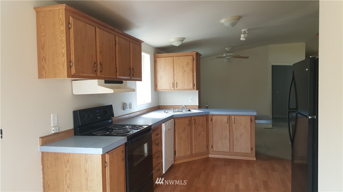 10022 180th Way Southwest Rochester, WA 98579 - Photo 4 of 7