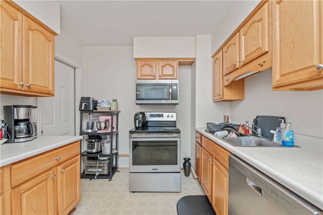 790 Thurston Road Rochester, NY 14619 - Photo 17 of 22