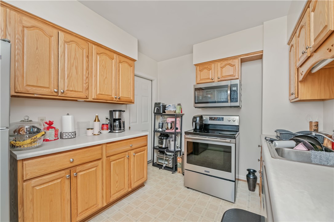 790 Thurston Road Rochester, NY 14619 - Photo 18 of 22