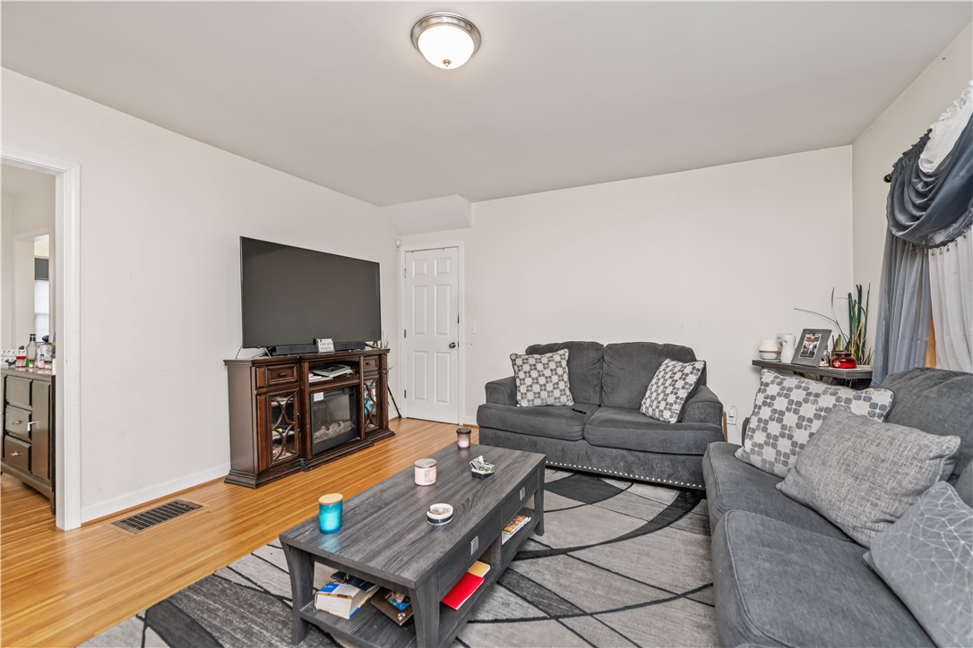 790 Thurston Road Rochester, NY 14619 - Photo 5 of 22