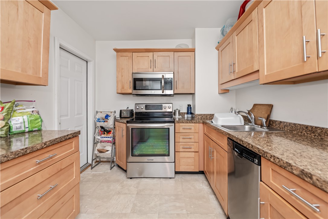 790 Thurston Road Rochester, NY 14619 - Photo 8 of 22