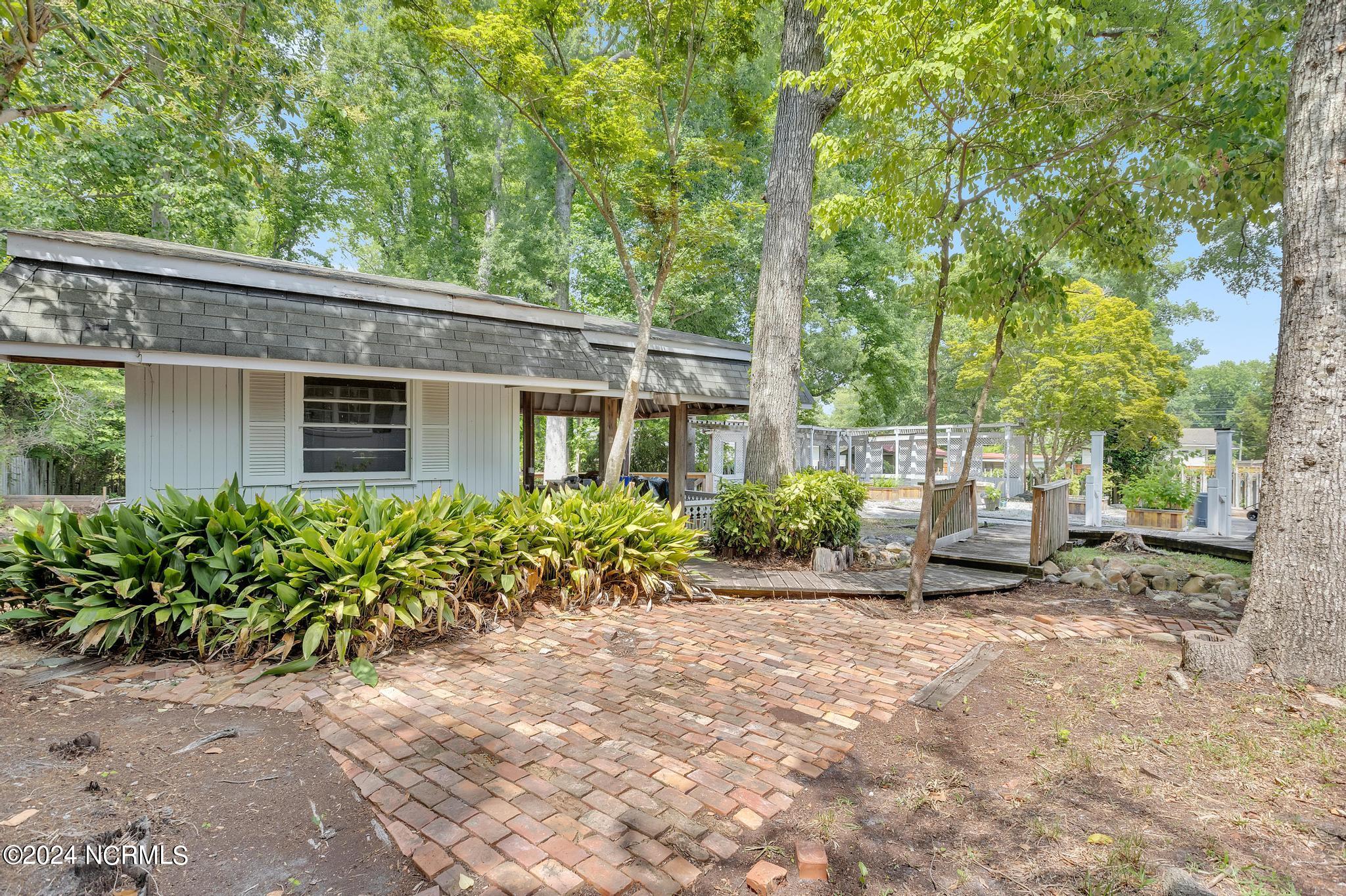 401 Brookview Drive Jacksonville, NC 28540 - Photo 37 of 39 401 brookview 38