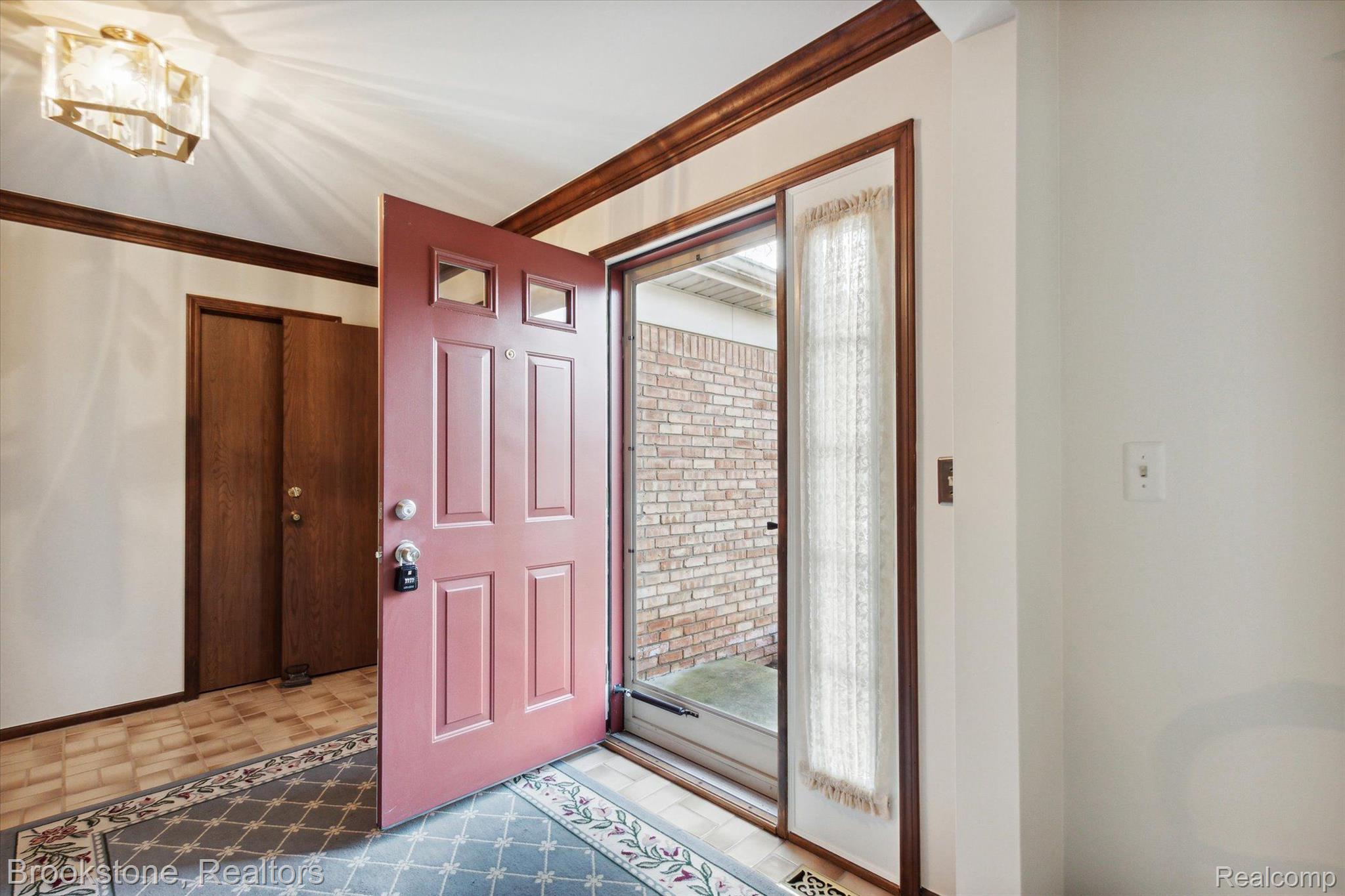 2239 Chippenham Chase Rochester, MI 48306 - Photo 5 of 52