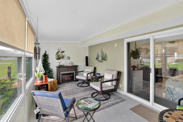 a view of a parking area