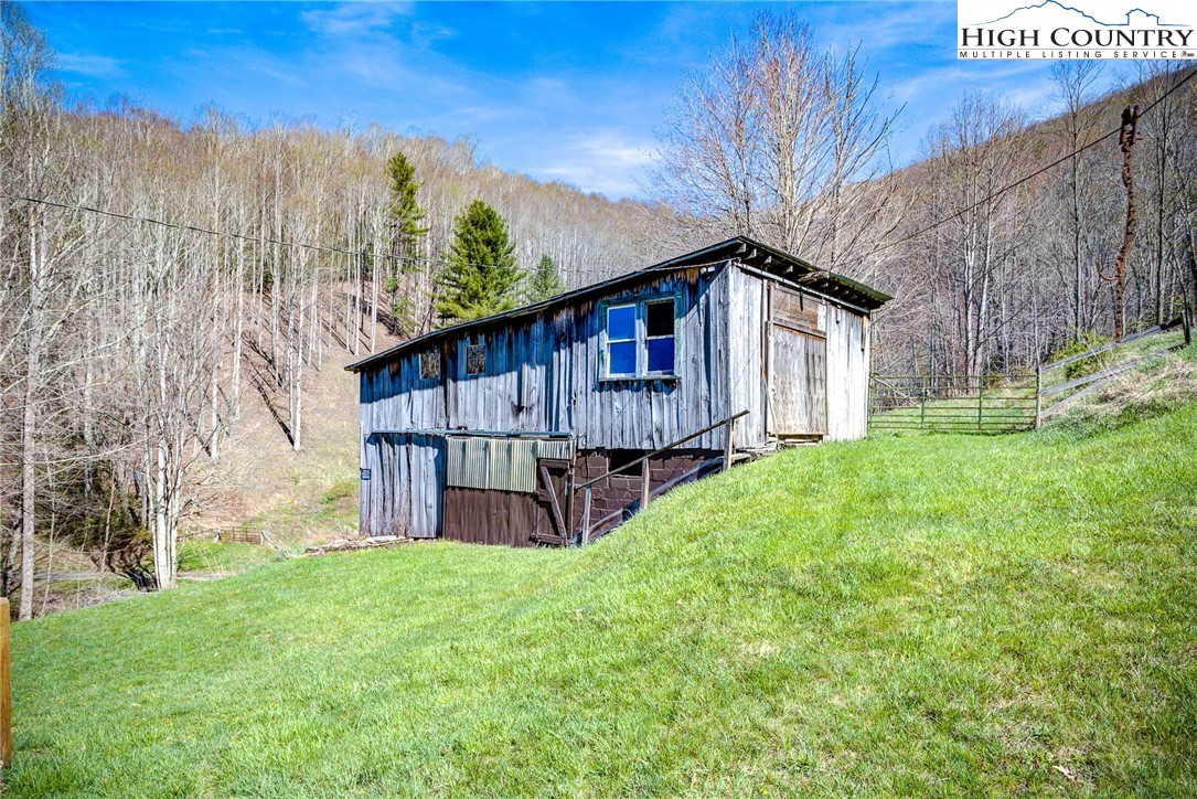 254 Stidhams Road Lansing, NC 28643 - Photo 8 of 42