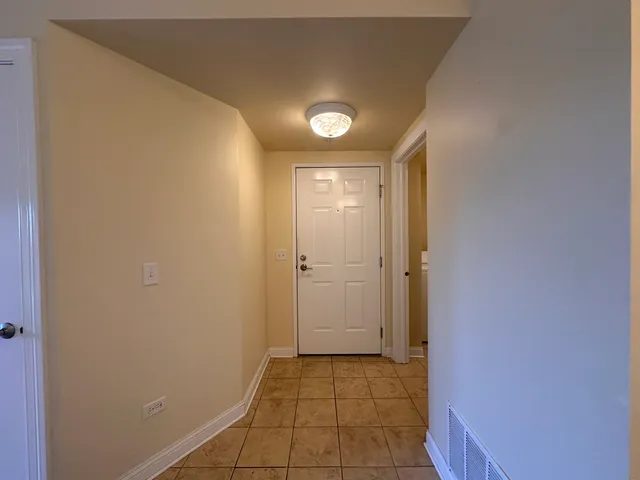 $2,700 | 6655 South Cass Avenue, Unit 3B, Westmont, IL 60559