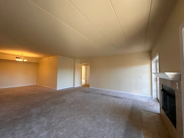 $2,700 | 6655 South Cass Avenue, Unit 3B, Westmont, IL 60559