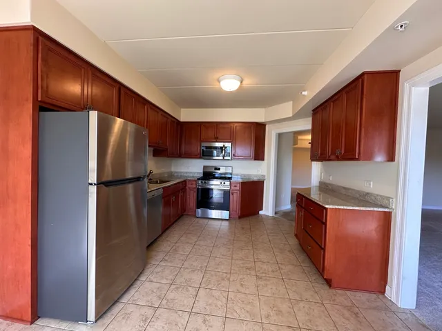 $2,700 | 6655 South Cass Avenue, Unit 3B, Westmont, IL 60559