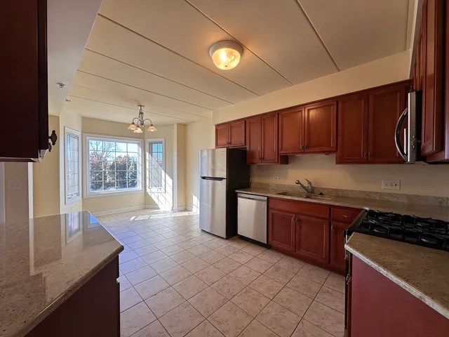 $2,700 | 6655 South Cass Avenue, Unit 3B, Westmont, IL 60559