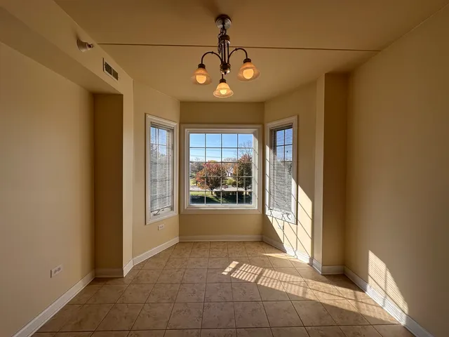 $2,700 | 6655 South Cass Avenue, Unit 3B, Westmont, IL 60559