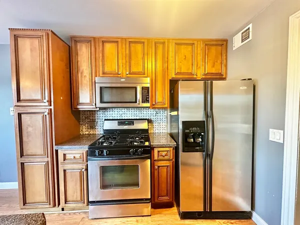 $334,900 | 575 Greystone Lane, Unit A2, Wheeling, IL 60090