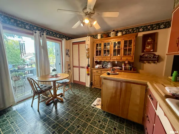 $159,900 | 208 South Market Street, Knoxville, IL 61448