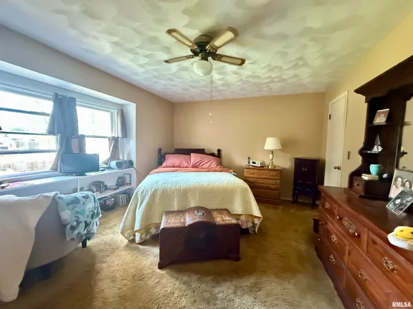 $159,900 | 208 South Market Street, Knoxville, IL 61448