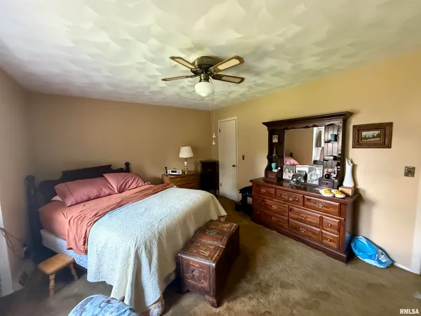$159,900 | 208 South Market Street, Knoxville, IL 61448