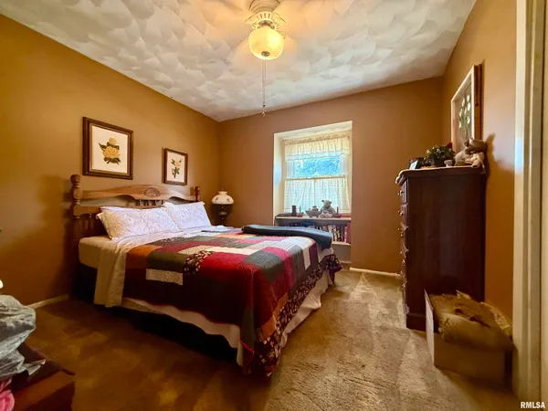 $159,900 | 208 South Market Street, Knoxville, IL 61448
