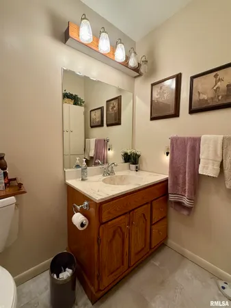 $159,900 | 208 South Market Street, Knoxville, IL 61448
