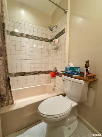 $159,900 | 208 South Market Street, Knoxville, IL 61448