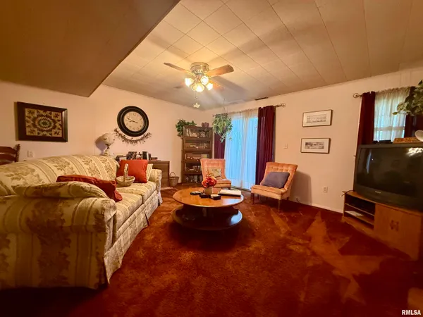 $159,900 | 208 South Market Street, Knoxville, IL 61448