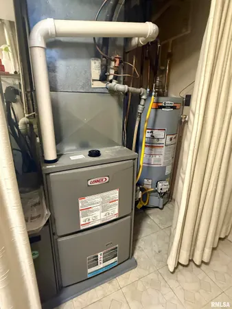 $159,900 | 208 South Market Street, Knoxville, IL 61448