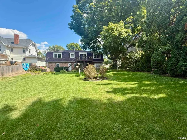 $159,900 | 208 South Market Street, Knoxville, IL 61448