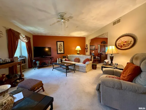 $159,900 | 208 South Market Street, Knoxville, IL 61448