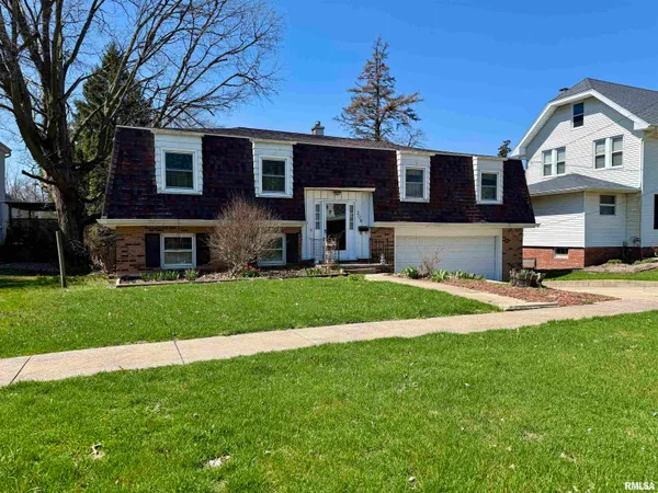 $159,900 | 208 South Market Street, Knoxville, IL 61448