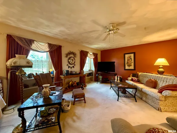 $159,900 | 208 South Market Street, Knoxville, IL 61448