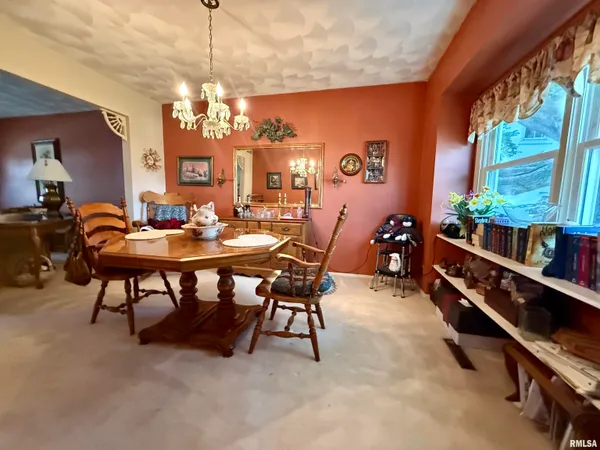 $159,900 | 208 South Market Street, Knoxville, IL 61448