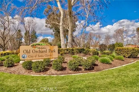 $1,075,000 | 23646 Vía Corsa, Valencia, CA 91355