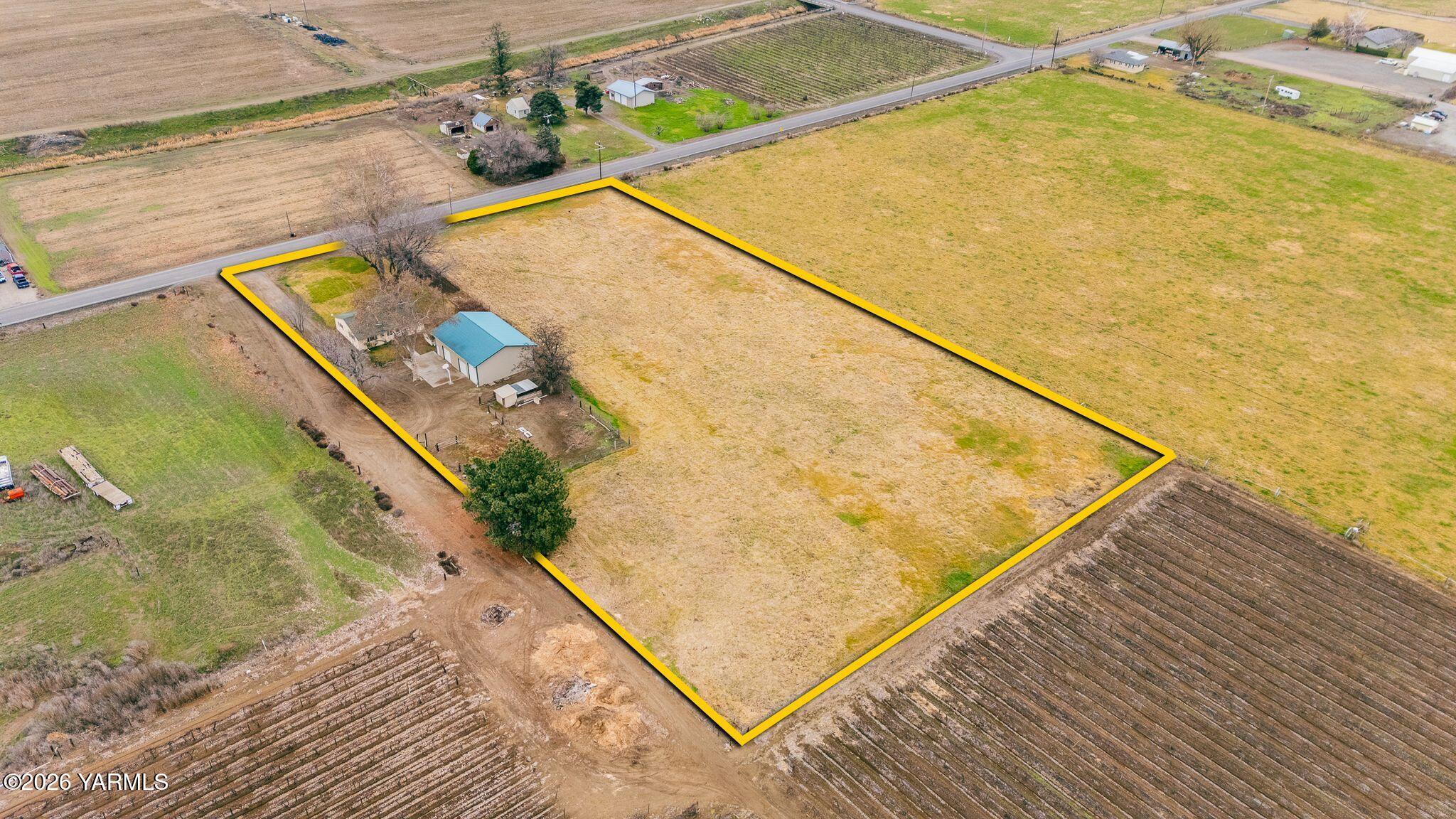 2600 Midvale Road Mabton, WA 98935 - Photo 2 of 38 7703 Ahtanum Rd Aerials-6 prop