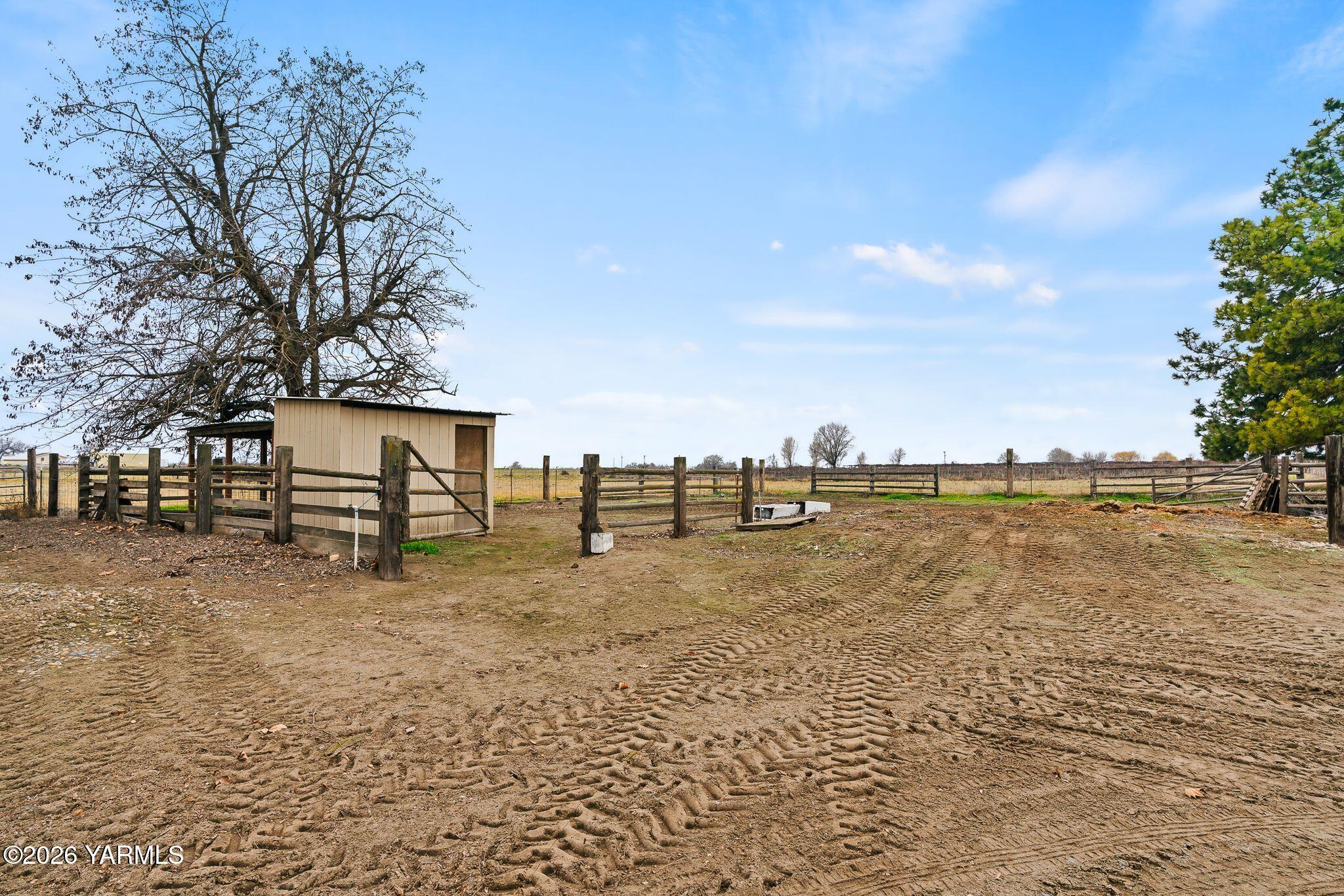 2600 Midvale Road Mabton, WA 98935 - Photo 27 of 38 7703 Ahtanum Rd-26