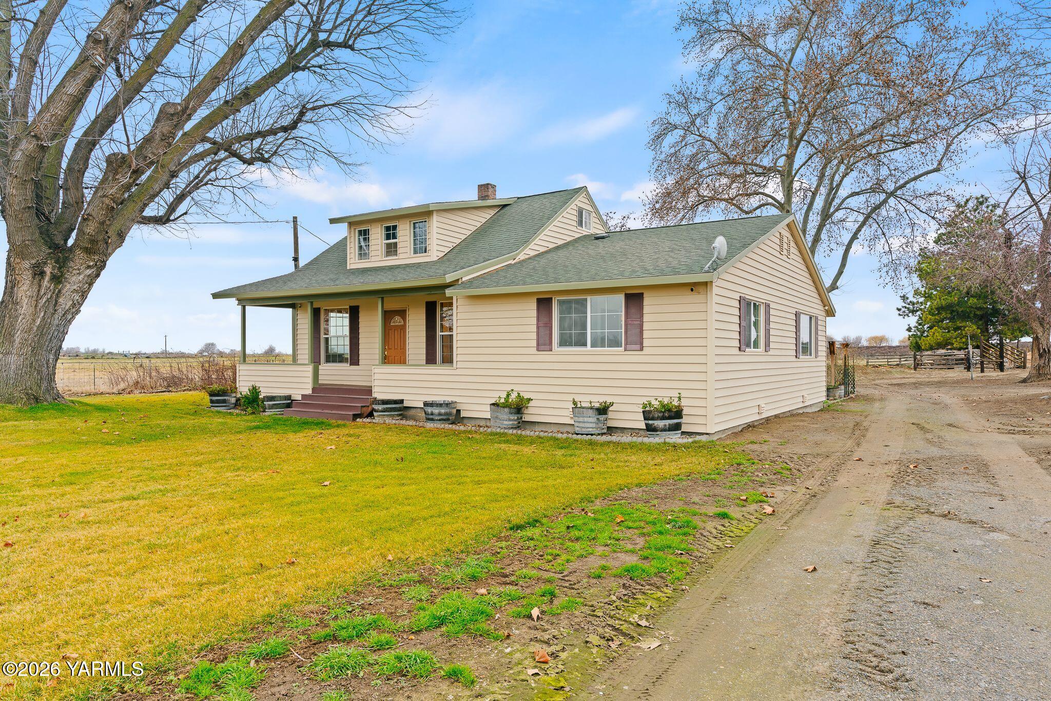 2600 Midvale Road Mabton, WA 98935 - Photo 4 of 38 7703 Ahtanum Rd-1