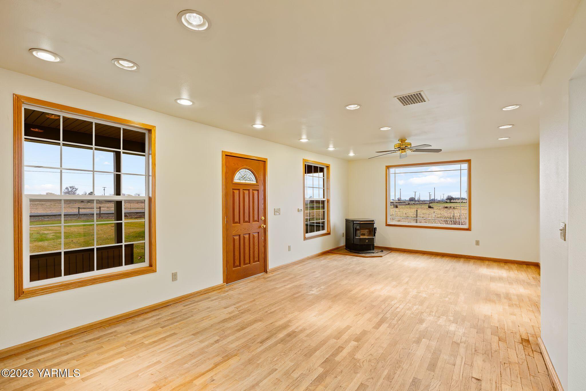 2600 Midvale Road Mabton, WA 98935 - Photo 4 of 38 7703 Ahtanum Rd-4